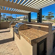 Luxury Ocean View Condo w Huge Deck