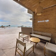 Luxury Ocean View Condo w Huge Deck