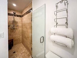 Luxury Ocean View Condo w Huge Deck