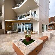 Luxury Ocean View Condo w Huge Deck