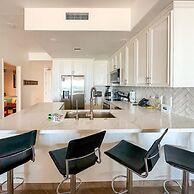 Luxury Ocean View Condo w Huge Deck