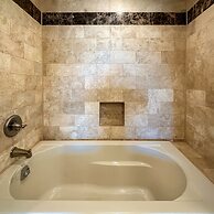 Luxury Ocean View Condo w Huge Deck