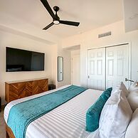 Luxury Ocean View Condo w Huge Deck