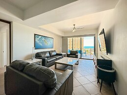 Luxury Ocean View Condo w Huge Deck