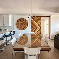Luxury Ocean View Condo w Huge Deck