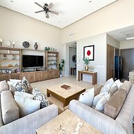 Splash Into Style Ground Floor Poolside Condo
