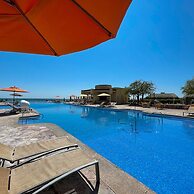Splash Into Style Ground Floor Poolside Condo