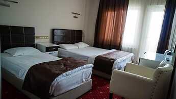 Blue Lake Otel