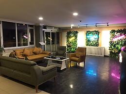Blue Lake Otel