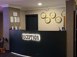 Blue Lake Otel