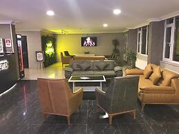 Blue Lake Otel