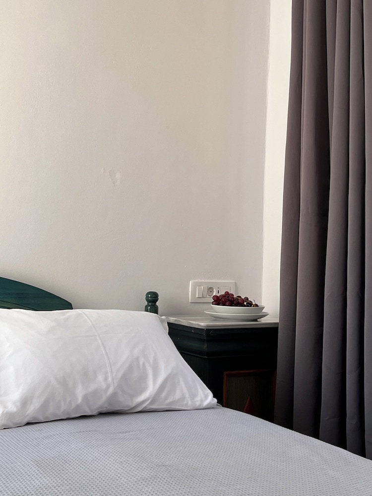 High Point Apartments Fira