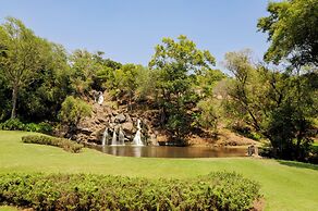 El Salto Luxury Ranch with Lake View