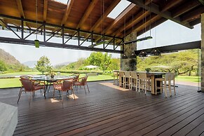 El Salto Luxury Ranch with Lake View