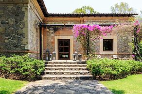 El Salto Luxury Ranch with Lake View
