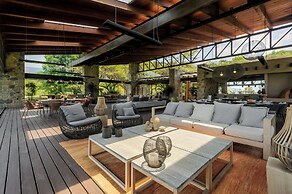 El Salto Luxury Ranch with Lake View