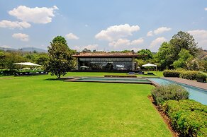 El Salto Luxury Ranch with Lake View