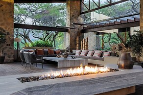El Salto Luxury Ranch with Lake View