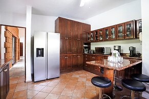 Family Home Pool & Jacuzzi in Cuernavaca