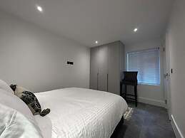 House - Sleeps 4 & Free Parking