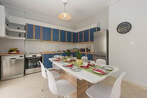 Thano s Stylish Flat Just 150m to the Beach
