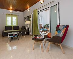 Thano s Stylish Flat Just 150m to the Beach