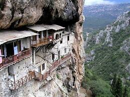 Secluded Mountain Refuge - Theonimfi Paradise Gem