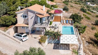 Coastal Paradise Found - Komis Private Pool Gem