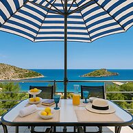 Coastal Paradise Found - Komis Private Pool Gem