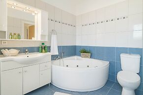 Coastal Paradise Found - Komis Private Pool Gem