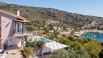 Coastal Paradise Found - Komis Private Pool Gem