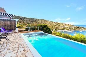 Coastal Paradise Found - Komis Private Pool Gem