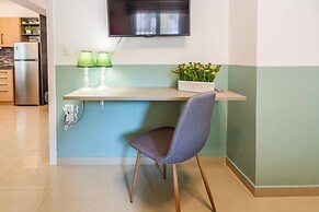 Kalamata Lime Studio - Urban Cozy Nest