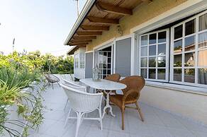 Serene Seaside Bliss - Lush Secluded Garden Oasis