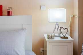 Athens Strawberry Hideaway - City Chic Retreat