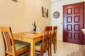 Athens Strawberry Hideaway - City Chic Retreat
