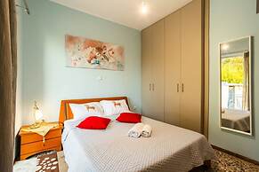 Avia Seaview Getaway - Konstantina s Hidden Haven