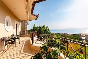 Sunset Paradise - Verga s Ultimate Seaview Getaway