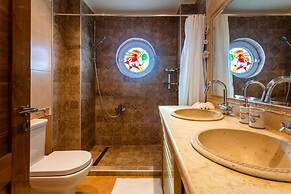 Sunset Paradise - Verga s Ultimate Seaview Getaway