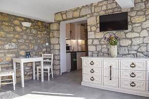 Coastal Stone Hideaway With Stunning Scenery