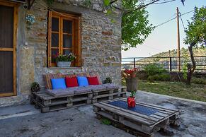 Coastal Stone Residence With Spectacular Scenery