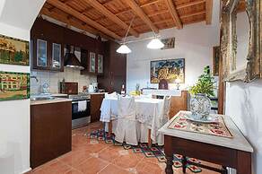 Cretan Magnolia Gem - Smari Cozy Getaway