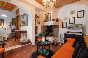 Cretan Magnolia Gem - Smari Cozy Getaway