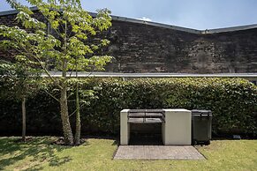 New Loft with Valet Parking & Amenities