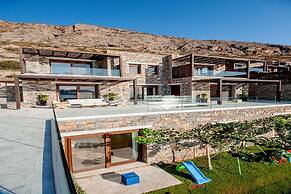 Beach Access 5 Bedroom Villa