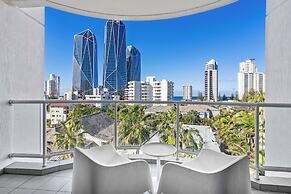 Surfers Paradise Studio with Ocean Views
