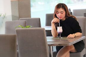 Front One HK Resort Semarang
