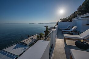 Flisvos Beachfront Apartments