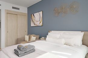 Marco Polo - New Studio | Private Beach | Infinity pool With View
