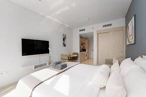 Marco Polo - New Studio | Private Beach | Infinity pool With View